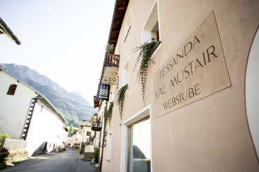 Zu Besuch in der Webstube der Tessanda im Val Müstair
