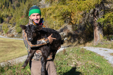Christian Patscheider mit Angus-Kalb