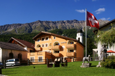 Aussenbild Sommer Hotel Landgasthof Staila Fuldera