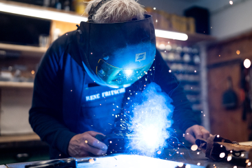 Die Fundstücke bearbeitet René Fritschi dann in seiner Werkstatt in Scuol. 