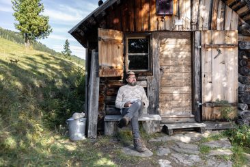Curdin auf dem Majensäss seiner Familie