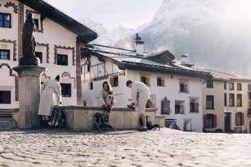 Mineralwasser-Dorfbrunnen in Scuol sot, Plaz