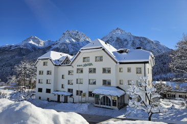 Typically Swiss Hotel Altana im Winter