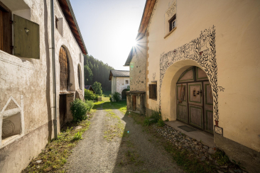 Engadiner Haus mit Sgraffit