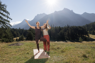 Sonnenaufgangsyoga, Gesundheitswälder Unterengadin, © Dominik Täuber