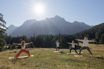 Sonnenaufgangsyoga: Gesundheitswälder im Engadin, Lai Nair