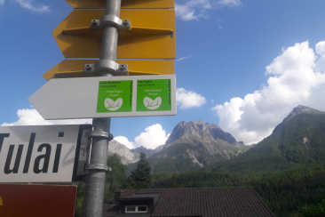 Wegweiser der Mineralwasserwege Scuol – Engadin Scuol Zernez