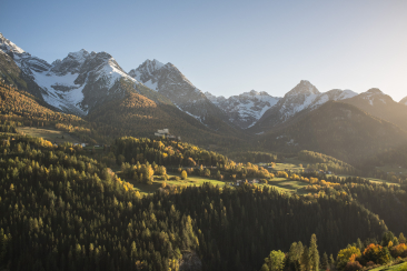 Schloss Tarasp im Herbst