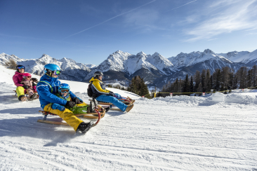 Schlittenfahren im Unterengadin von Prui nach Ftan.