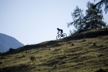 Pure Alpine Trails in Engadin Samnaun Val Müstair erkunden.
