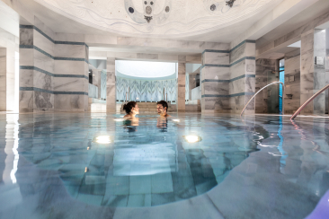 Im Mineralbad Bogn Engiadina in Scuol.