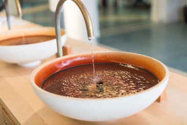 Mineralwasser degustieren im Bogn Engiadina.