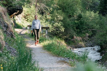 Auf dem Mineralwasserweg in der Clozza-Schlucht - miraculaua Scuol