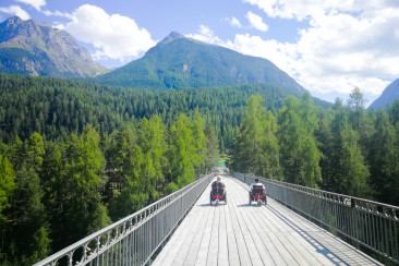 Mit dem JST Mountain Drive über Gurlaina Brücke in Scuol 
